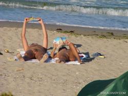 Nude girls on the beach - 175 48/48