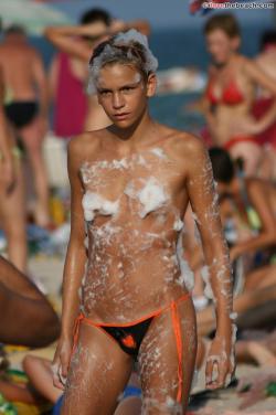 Topless girls on the beach -  008 34/47