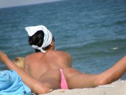 Topless girls on the beach - 044 - part 1 6/63