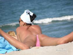 Topless girls on the beach - 044 - part 1 10/63