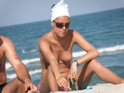Topless girls on the beach - 044 - part 1 32/63