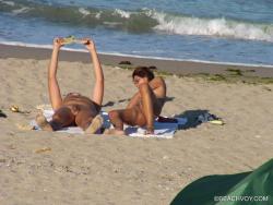 Nude girls on the beach - 381 29/49