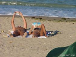 Nude girls on the beach - 381 36/49
