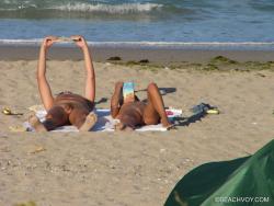 Nude girls on the beach - 381 43/49