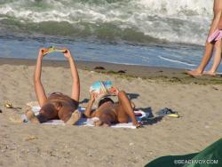Nude girls on the beach - 381 42/49