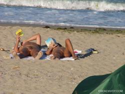 Nude girls on the beach - 381 44/49