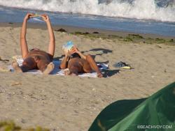 Nude girls on the beach - 381 48/49