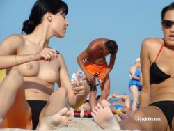 Topless girls on the beach - 200 29/42