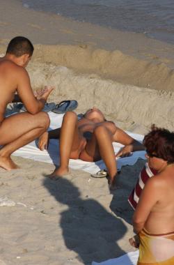 Nude girls on the beach - 212 22/42