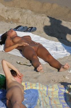 Nude girls on the beach - 212 39/42