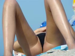 Topless girls on the beach - 277 33/48