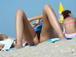 Topless girls on the beach - 277 42/48