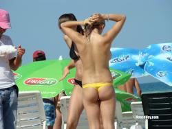 Topless girls on the beach - 097 - part 2 24/32