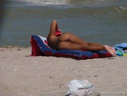 Nude girls on the beach - 159 6/49