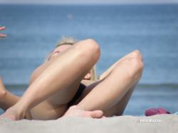 Topless girls on the beach - 237 35/40