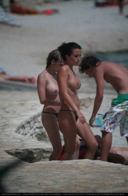 Topless girls on the beach - 103 15/29