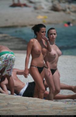 Topless girls on the beach - 103 17/29