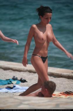 Topless girls on the beach - 103 23/29