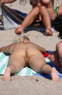 Nude girls on the beach - 139 6/44