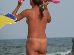 Nude girls on the beach - 233 24/35