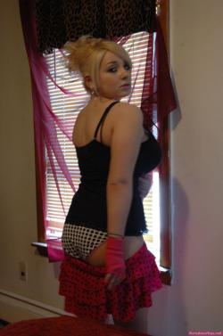 Busty blonde makes nude pictures for her boyfriend 12/39