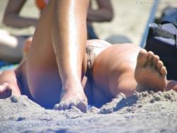 Nude girls on the beach - 352 29/36
