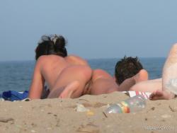 Nude girls on the beach - 240 16/49