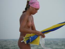 Nude girls on the beach - 240 46/49