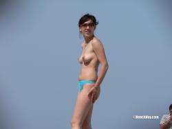 Topless girls on the beach - 087 - part 2 8/43