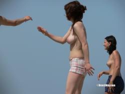 Topless girls on the beach - 087 - part 2 21/43