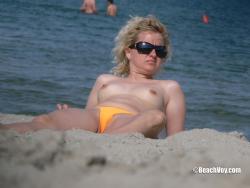 Topless girls on the beach - 087 - part 2 34/43