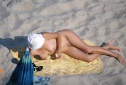 Nude girls on the beach - 253 12/37