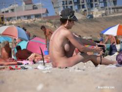 Nude girls on the beach - 098 23/39