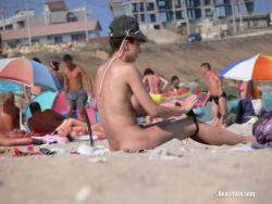 Nude girls on the beach - 098 25/39
