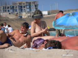 Nude girls on the beach - 098 38/39