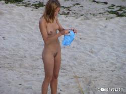 Nude girls on the beach - 326 51/70
