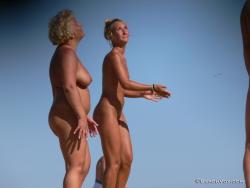Nude girls on the beach - 323 53/53