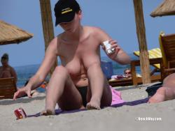 Topless girls on the beach - 213 37/42
