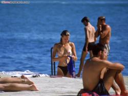 Topless girls on the beach - 035 33/37