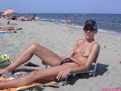 Slim milf nude on the beach 36/39