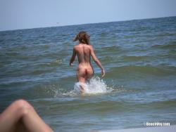 Topless girls on the beach - 278 54/63
