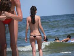 Topless girls on the beach - 278 61/63