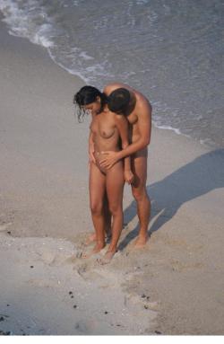 Nude couples on the beach - 1 21/49