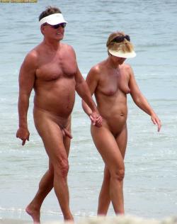 Nude couples on the beach - 1 35/49