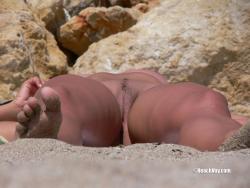 Nude girls on the beach - 399 65/70