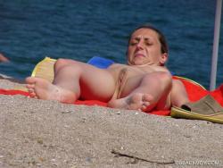 Nude girls on the beach - 402 8/33