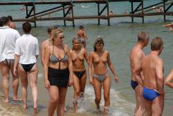 Topless girls on the beach - 167 - crowded beaches 25/39