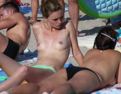 Topless girls on the beach - 167 - crowded beaches 27/39