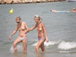 Nude girls on the beach - 111 16/17