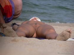 Nude girls on the beach - 317 17/48